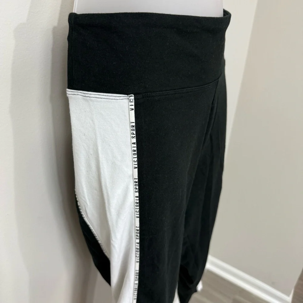 Victoria’s Secret Sport Cropped Leggings in Size Large - Picture 4 of 7